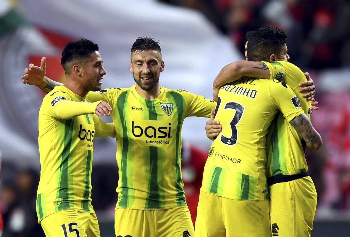 九游游戏下载葡超赛程吃紧，上海海港冲刺阶段篮板制胜，引发热议，控场能力受关注(g2对战t1比赛暂停了)