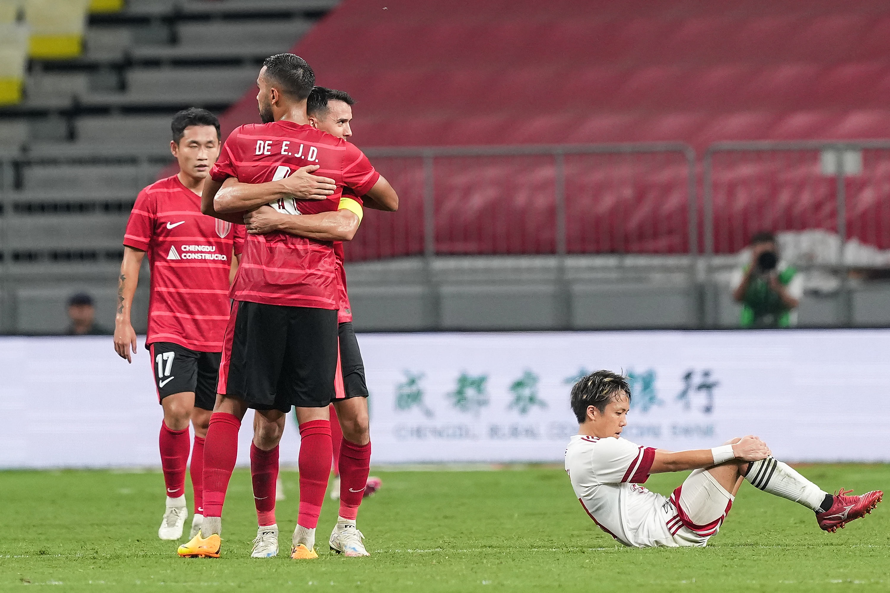 关于今夜成都蓉城调整名单以备英超；刷新队史纪录环节打磨；媒体盛赞；赛程密集仍需轮换的信息